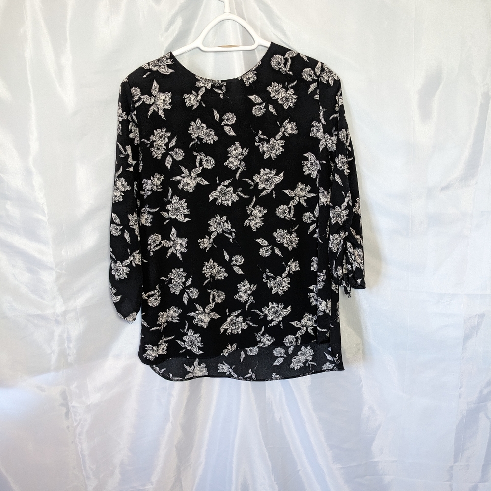 Suzy Shier Black and White Floral Blouse
